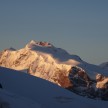 Trije vrhove Monte Rose; Punta Gnifetti, 4563m, špicasti Nordend, 4609 m in drugi najvišji v Alpah Dufourspitze, 4634 m.