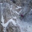 Kanonada od zgoraj direktno v glavo - led, sneg in tudi kamni! Bežimo! Foto: Marko A.